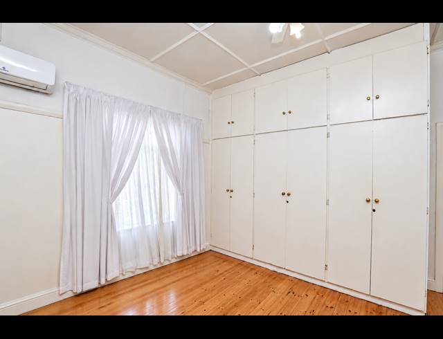 2.5 BEDROOM APARTMENT FOR SALE IN ESSENWOOD